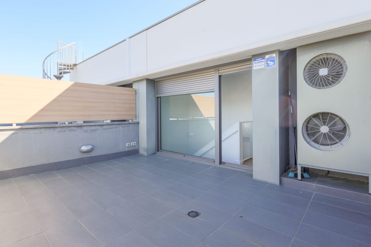 Casa adosada en El Vinyet, Sitges — jardín privado y a 5 minutos del mar