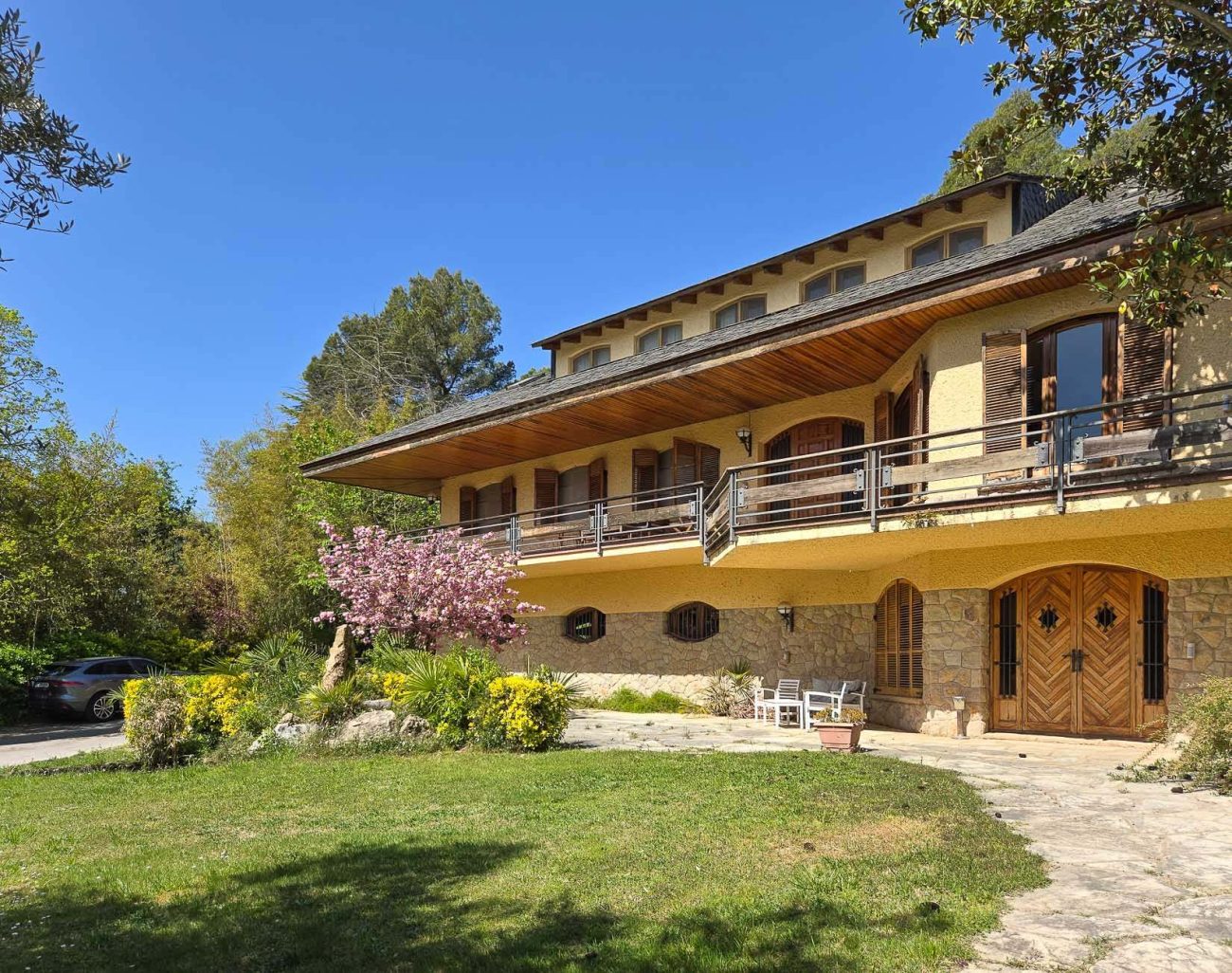 Villa de lujo en Begues — finca única con 6.000 m² de parcela y alto potencial de inversión