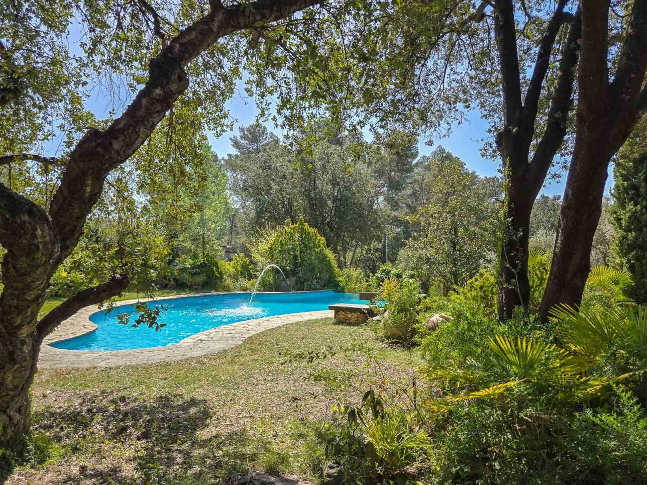 Villa de lujo en Begues — finca única con 6.000 m² de parcela y alto potencial de inversión