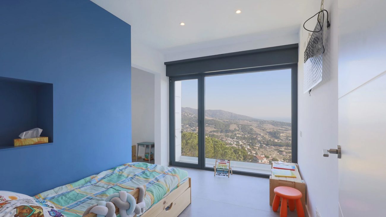 Un hogar eco-friendly y lleno de luz con impresionantes vistas al mar