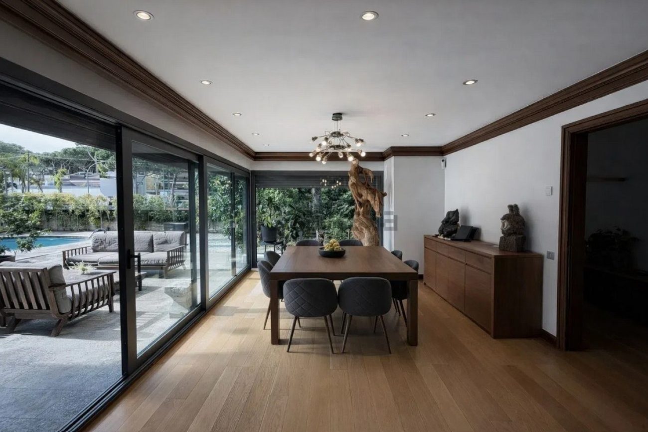 Casa unifamiliar en alquiler en Castelldefels Playa — segunda línea de mar con jardín, piscina y sauna