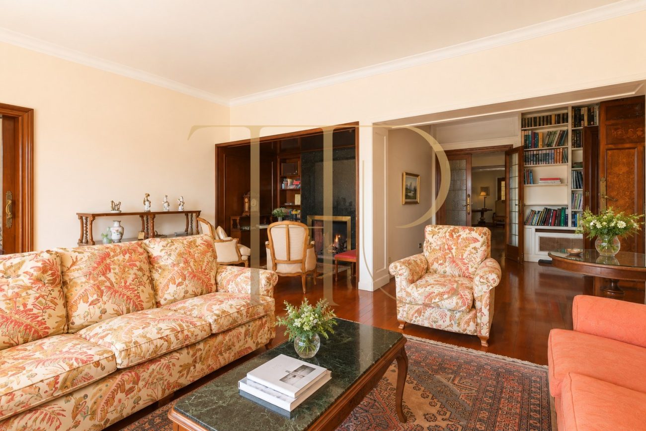 Exclusiva propiedad señorial de 470 m² con vistas al Turó Park