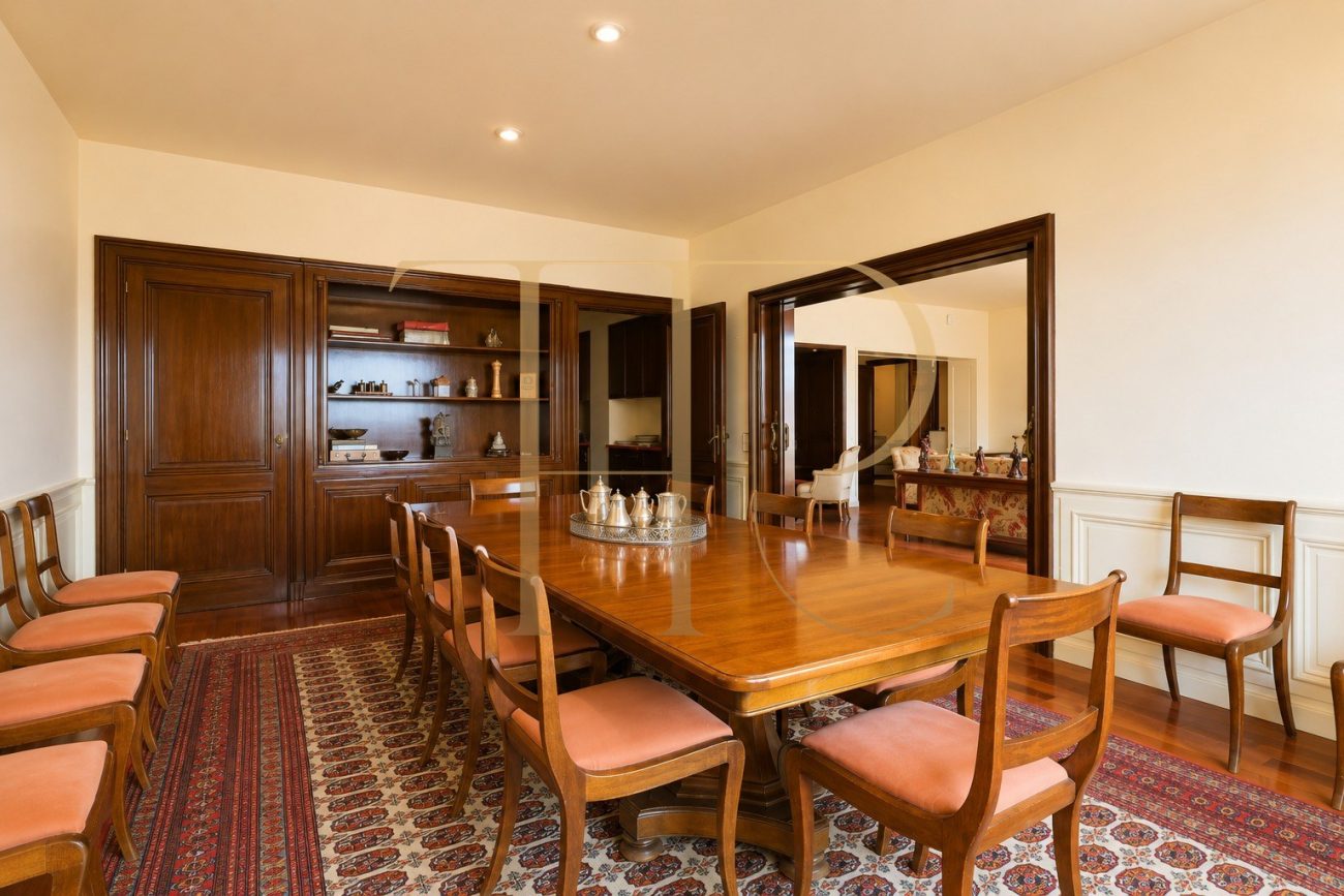Exclusiva propiedad señorial de 470 m² con vistas al Turó Park