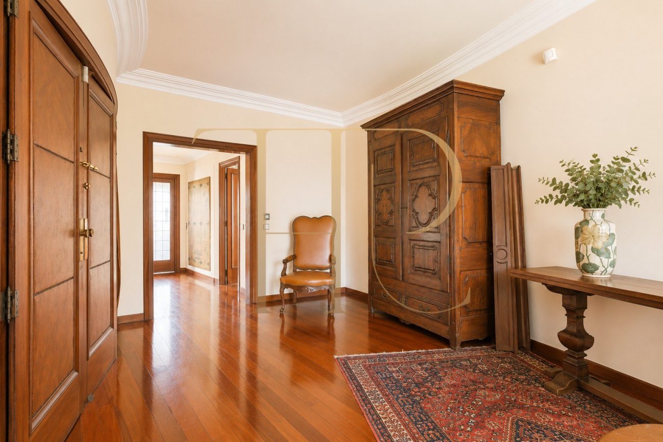 Exclusiva propiedad señorial de 470 m² con vistas al Turó Park