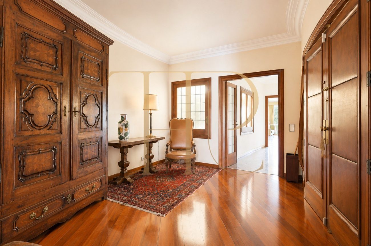 Exclusiva propiedad señorial de 470 m² con vistas al Turó Park