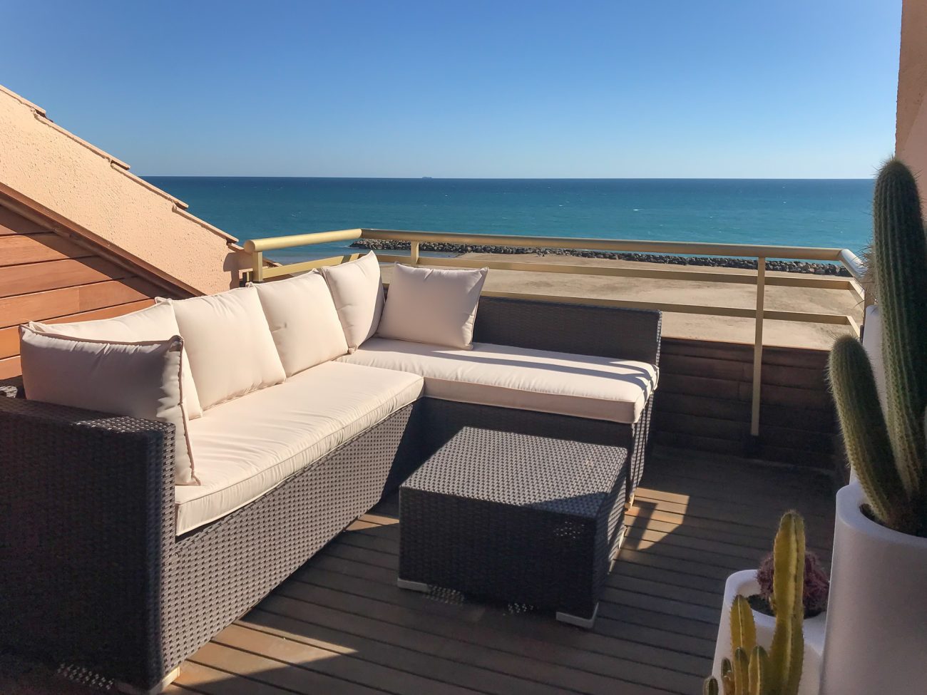 Exclusivo ático dúplex a orilla del mar