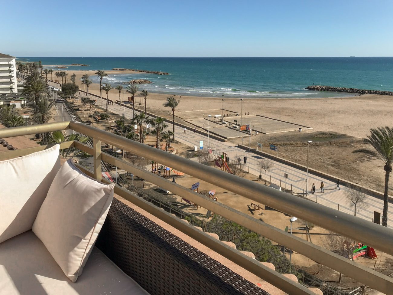 Exclusivo ático dúplex a orilla del mar