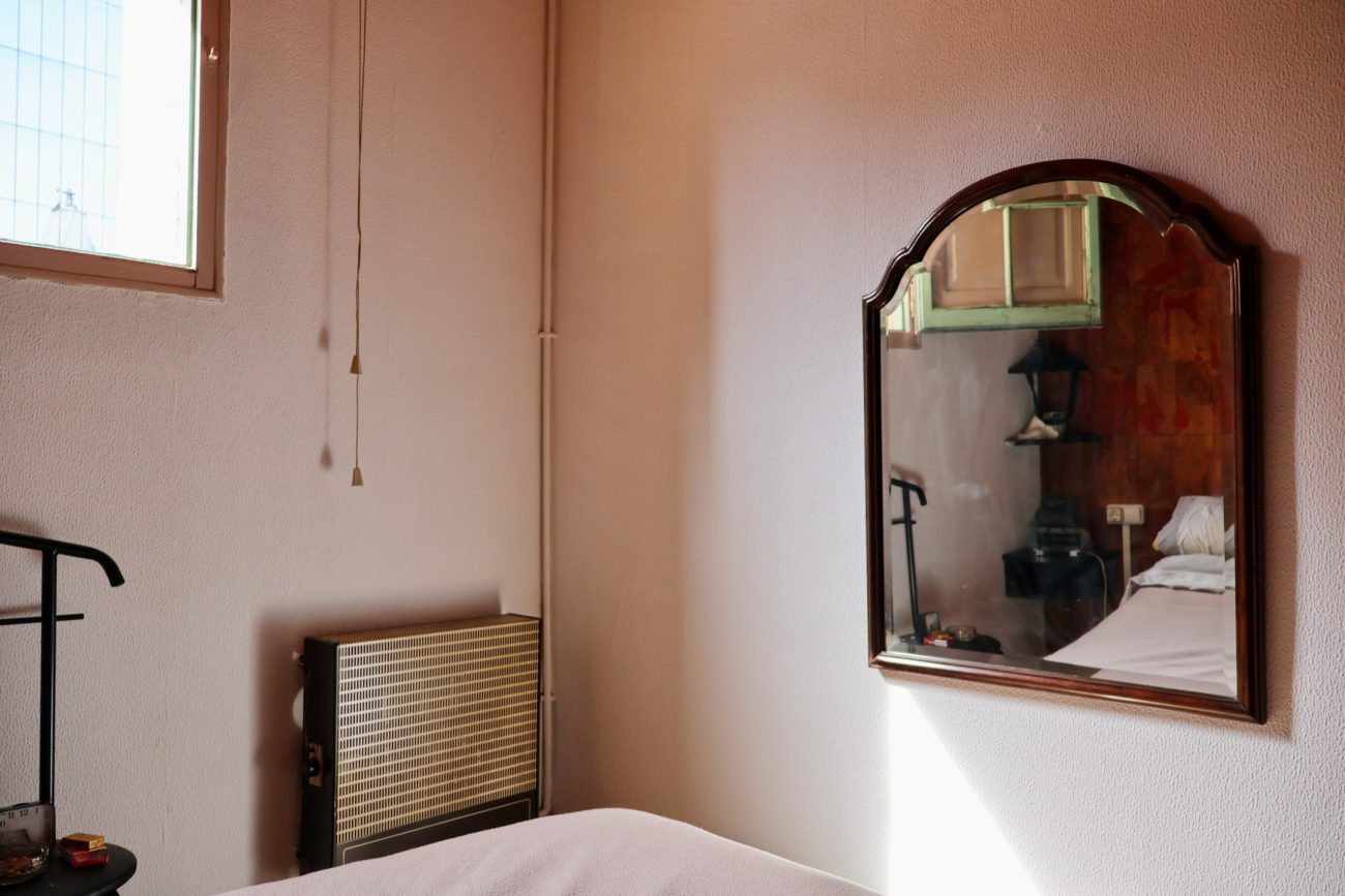 Piso en venta en el Barrio Gótico, Barcelona — edificio histórico con vistas a iglesia