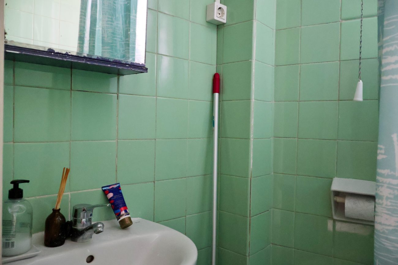 Piso en venta en el Barrio Gótico, Barcelona — edificio histórico con vistas a iglesia