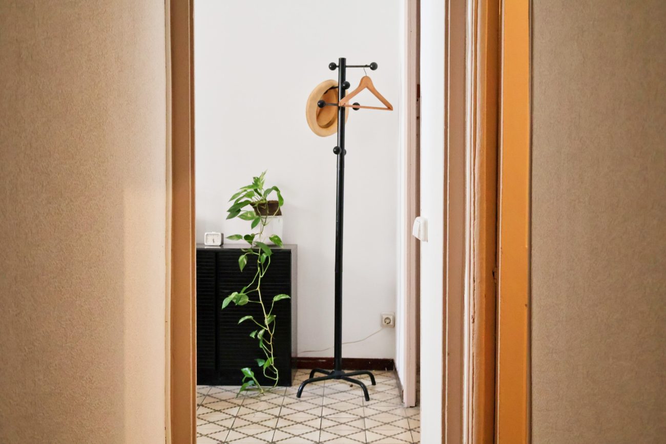 Piso en venta en el Barrio Gótico, Barcelona — edificio histórico con vistas a iglesia