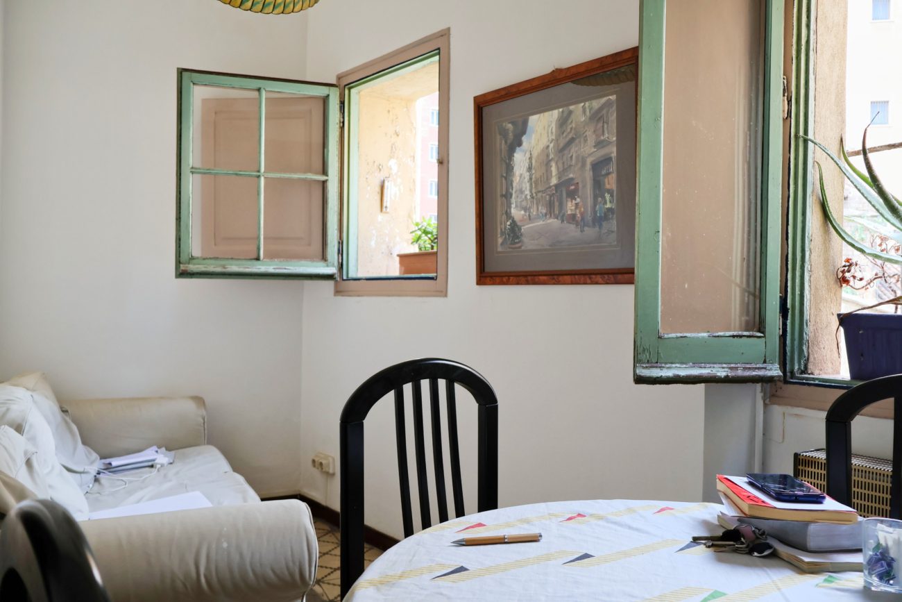 Piso en venta en el Barrio Gótico, Barcelona — edificio histórico con vistas a iglesia