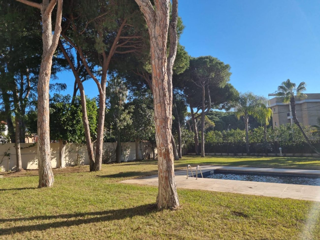 Gran jardín privado en Castelldefels Playa