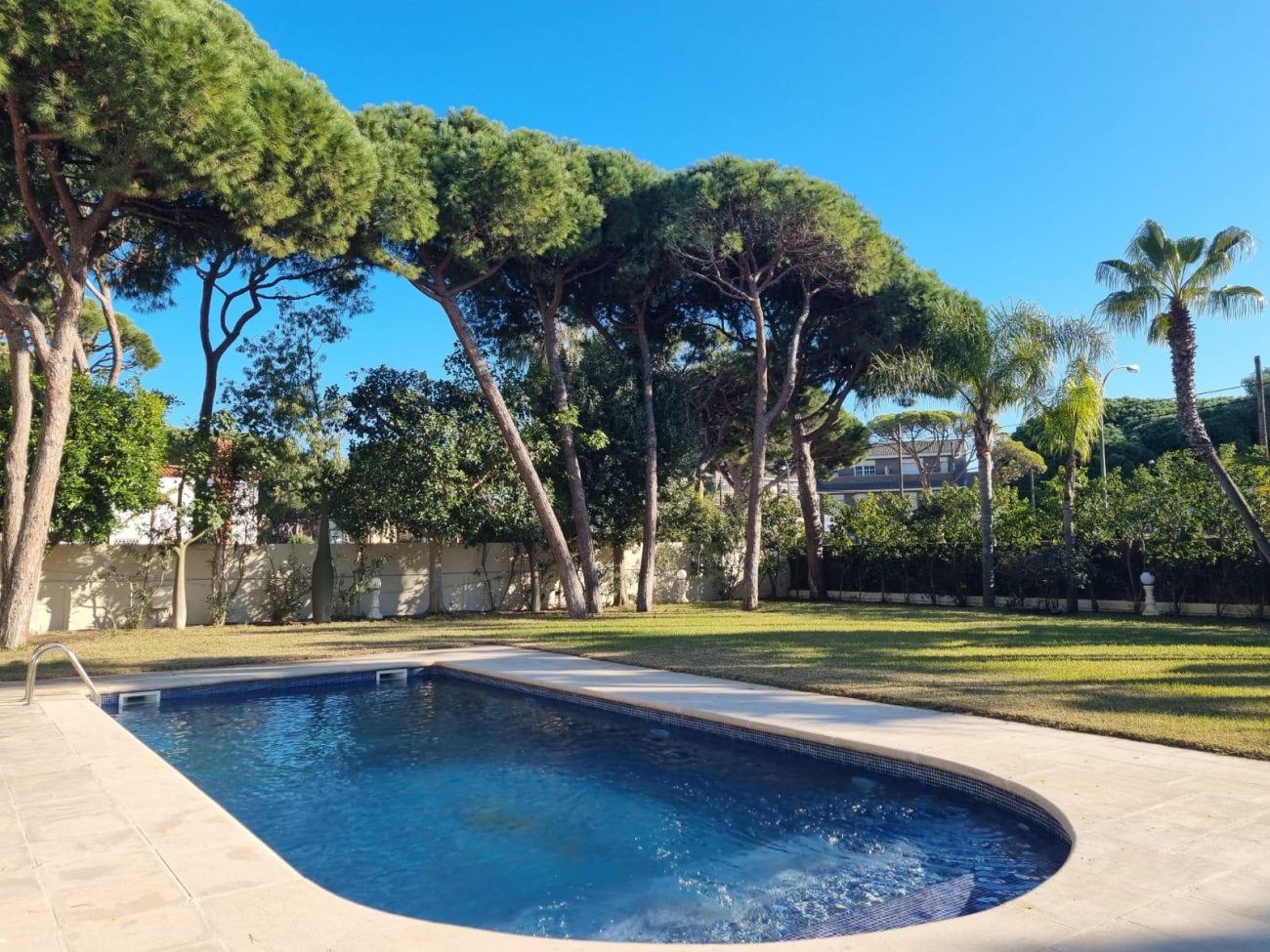 Gran jardín privado en Castelldefels Playa