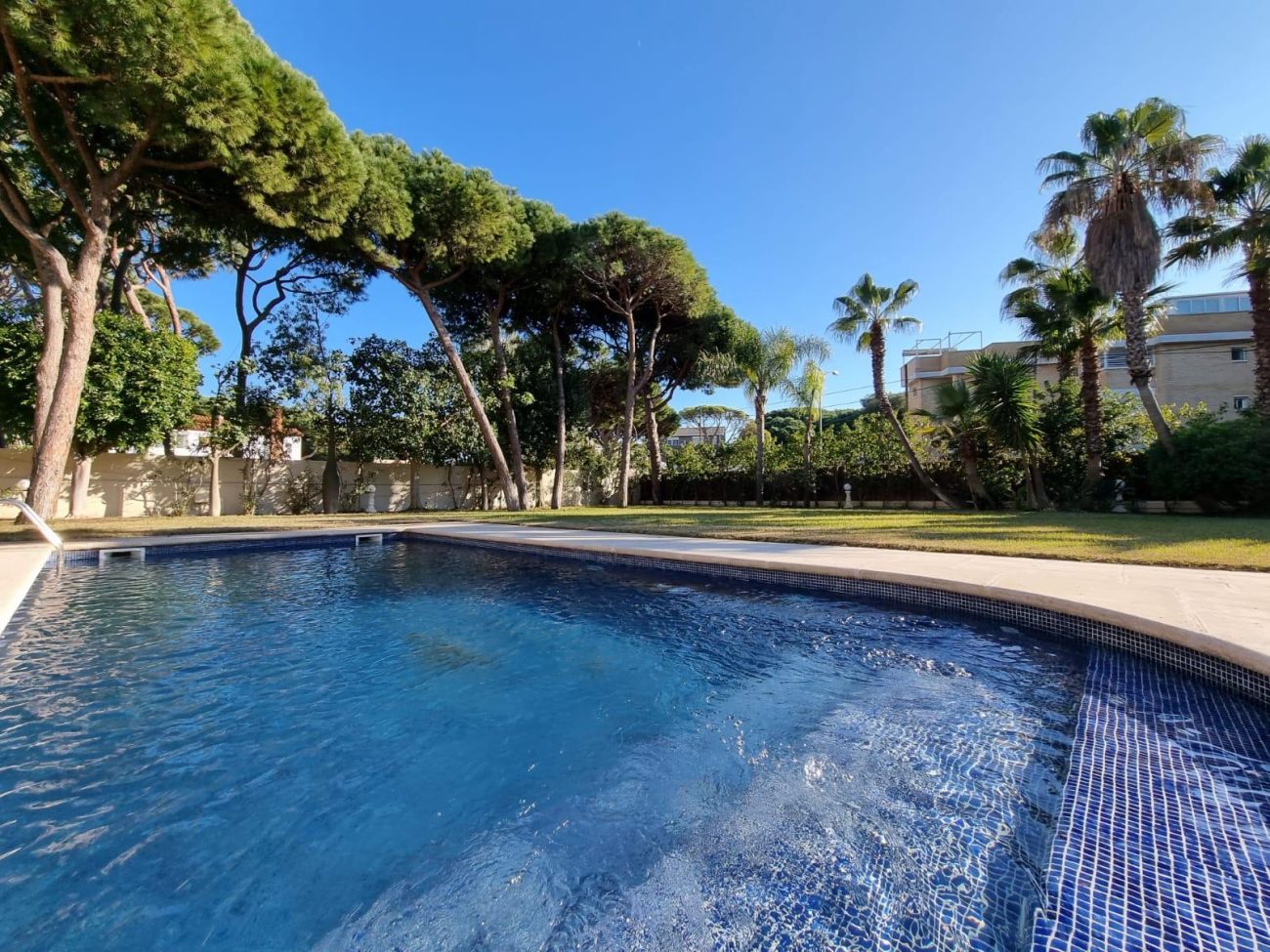 Gran jardín privado en Castelldefels Playa