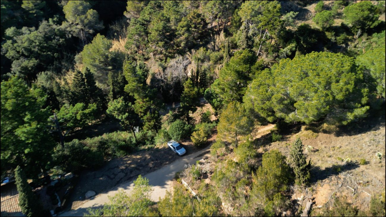 Excepcional parcela en primera línea de mar con playa privada