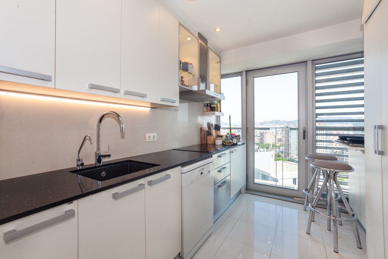 Apartamento frente al mar con vistas panorámicas en el complejo residencial más prestigioso de Barcelona