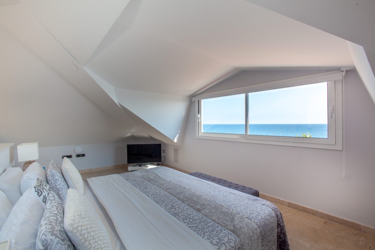 Una Exclusiva Casa de Lujo en la Primera Línea del Mar en Sitges