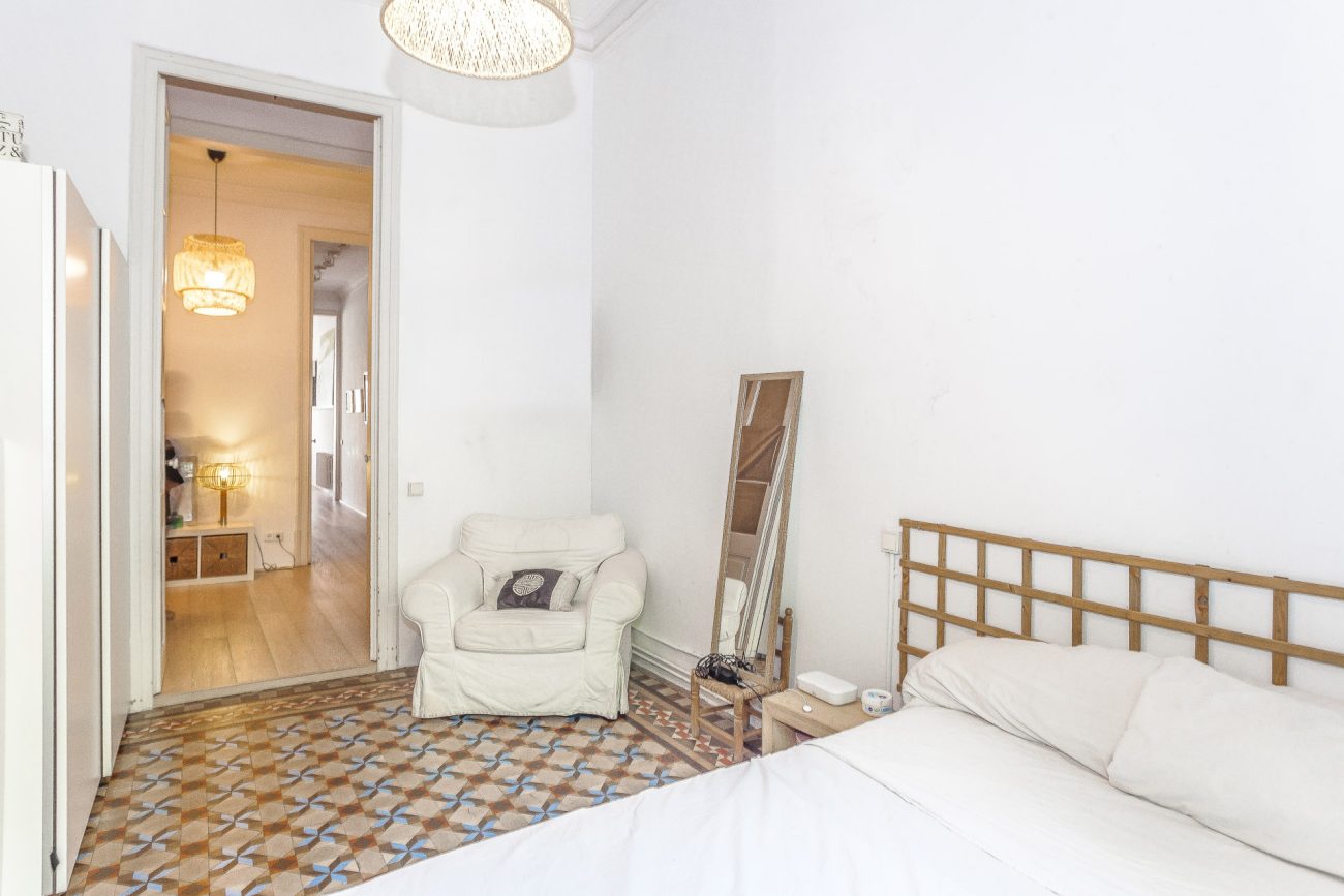 Luminoso apartamento con terraza en Enric Granados