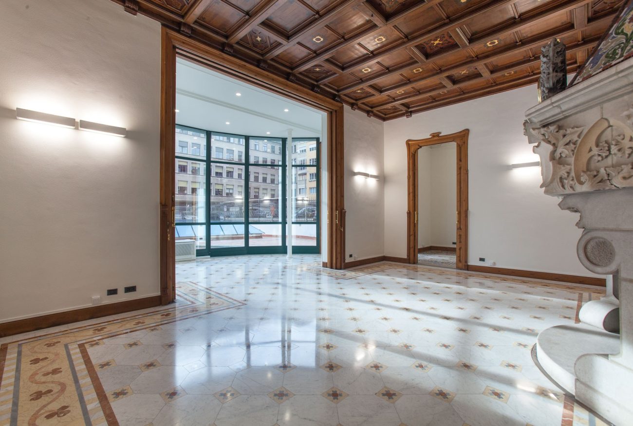 Oficina en edificio modernista en el centro de la ciudad