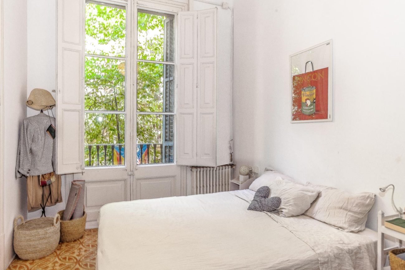 Luminoso apartamento con terraza en Enric Granados