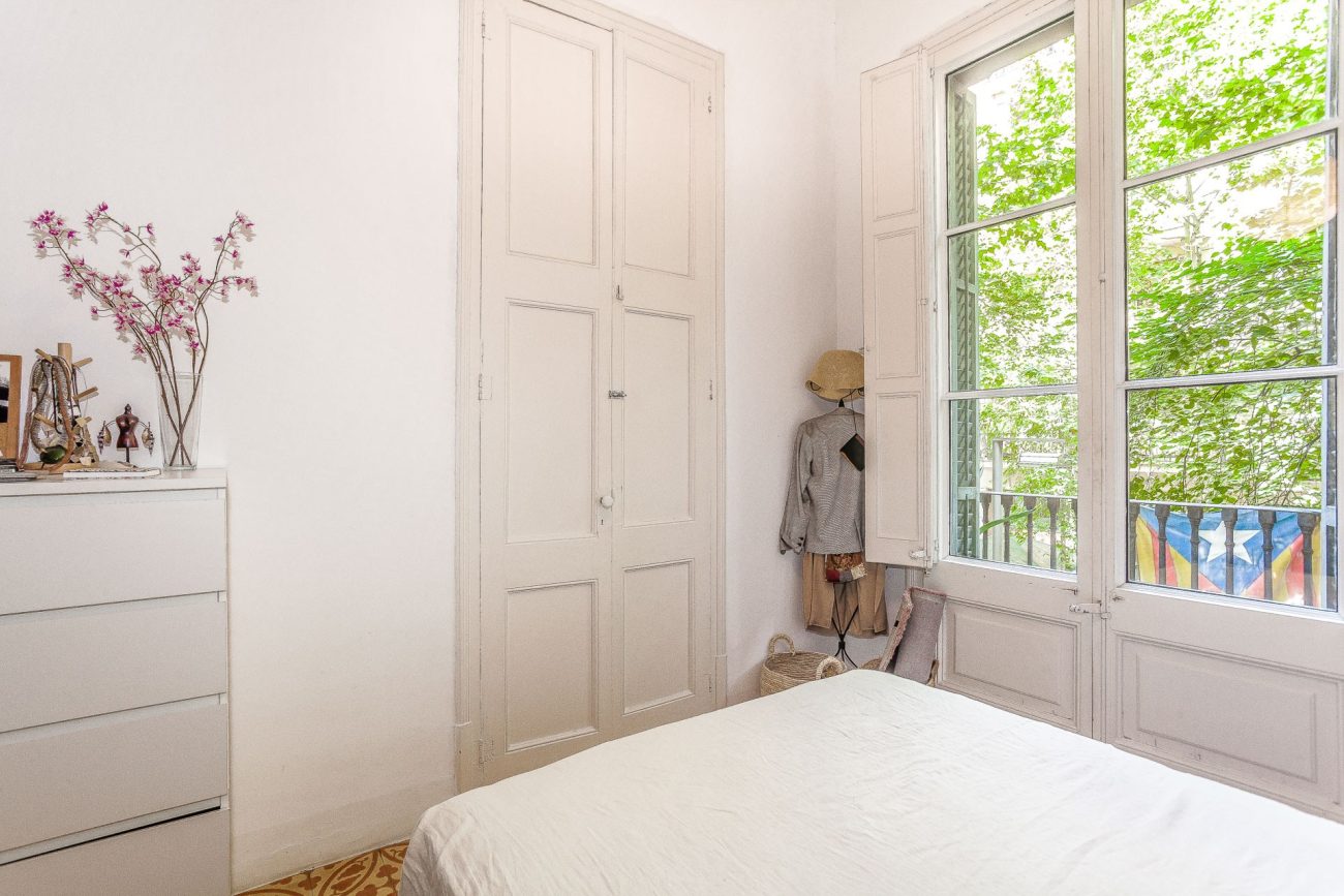 Luminoso apartamento con terraza en Enric Granados
