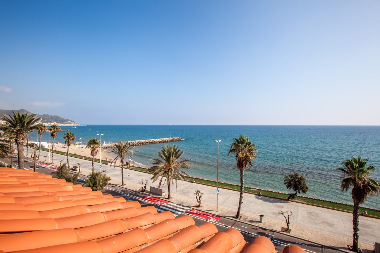 Una Exclusiva Casa de Lujo en la Primera Línea del Mar en Sitges