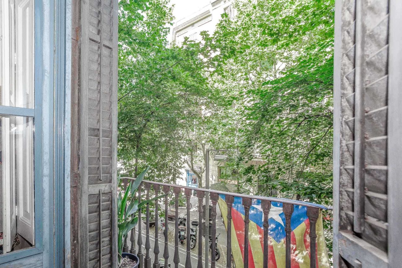 Luminoso apartamento con terraza en Enric Granados