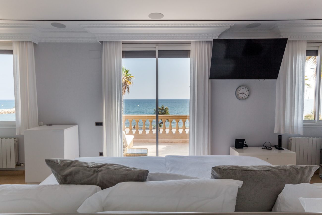 Una Exclusiva Casa de Lujo en la Primera Línea del Mar en Sitges
