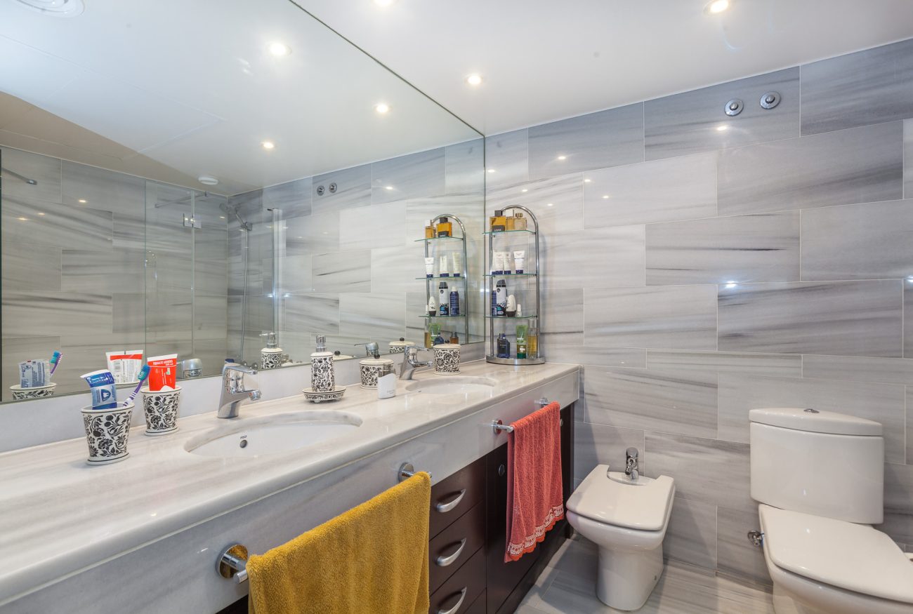 Apartamento frente al mar con vistas panorámicas en el complejo residencial más prestigioso de Barcelona