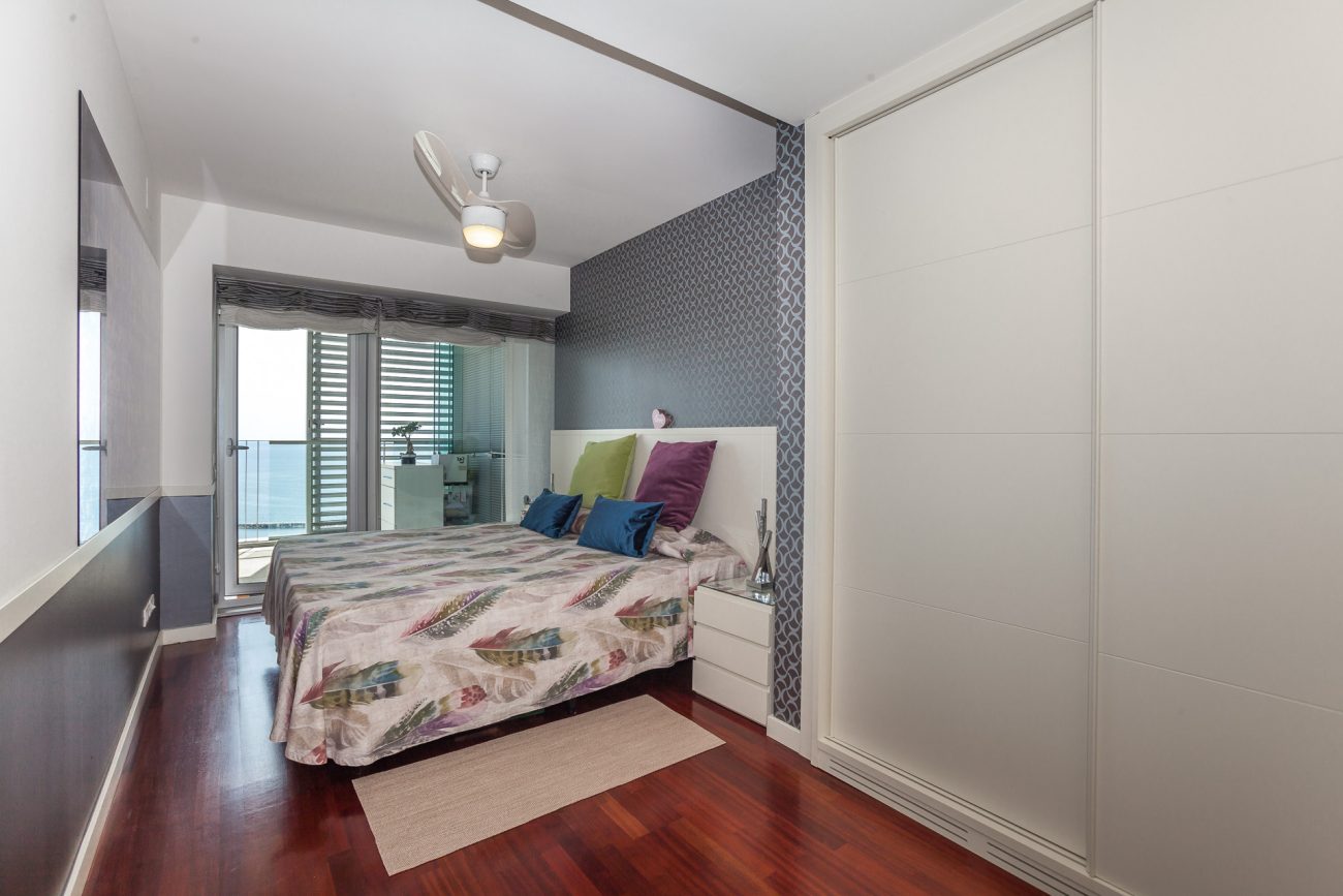 Apartamento frente al mar con vistas panorámicas en el complejo residencial más prestigioso de Barcelona