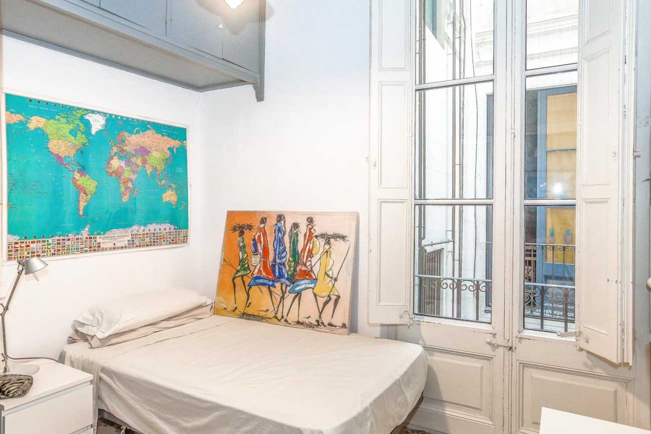 Luminoso apartamento con terraza en Enric Granados