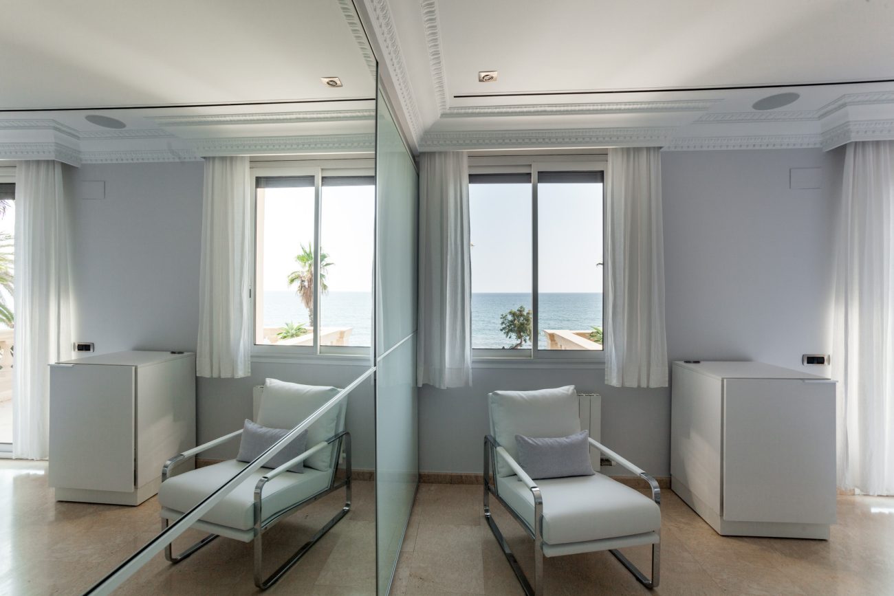 Una Exclusiva Casa de Lujo en la Primera Línea del Mar en Sitges