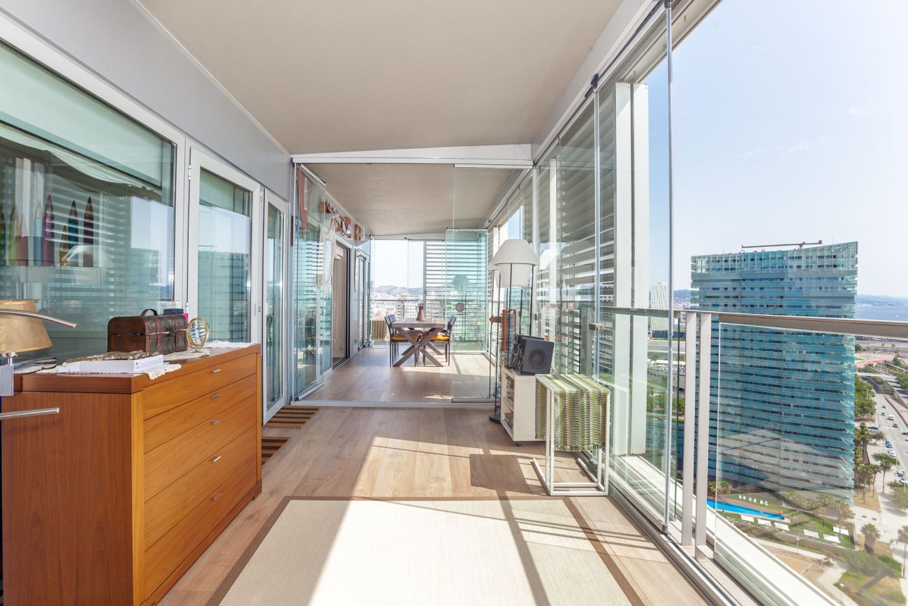 Apartamento frente al mar con vistas panorámicas en el complejo residencial más prestigioso de Barcelona
