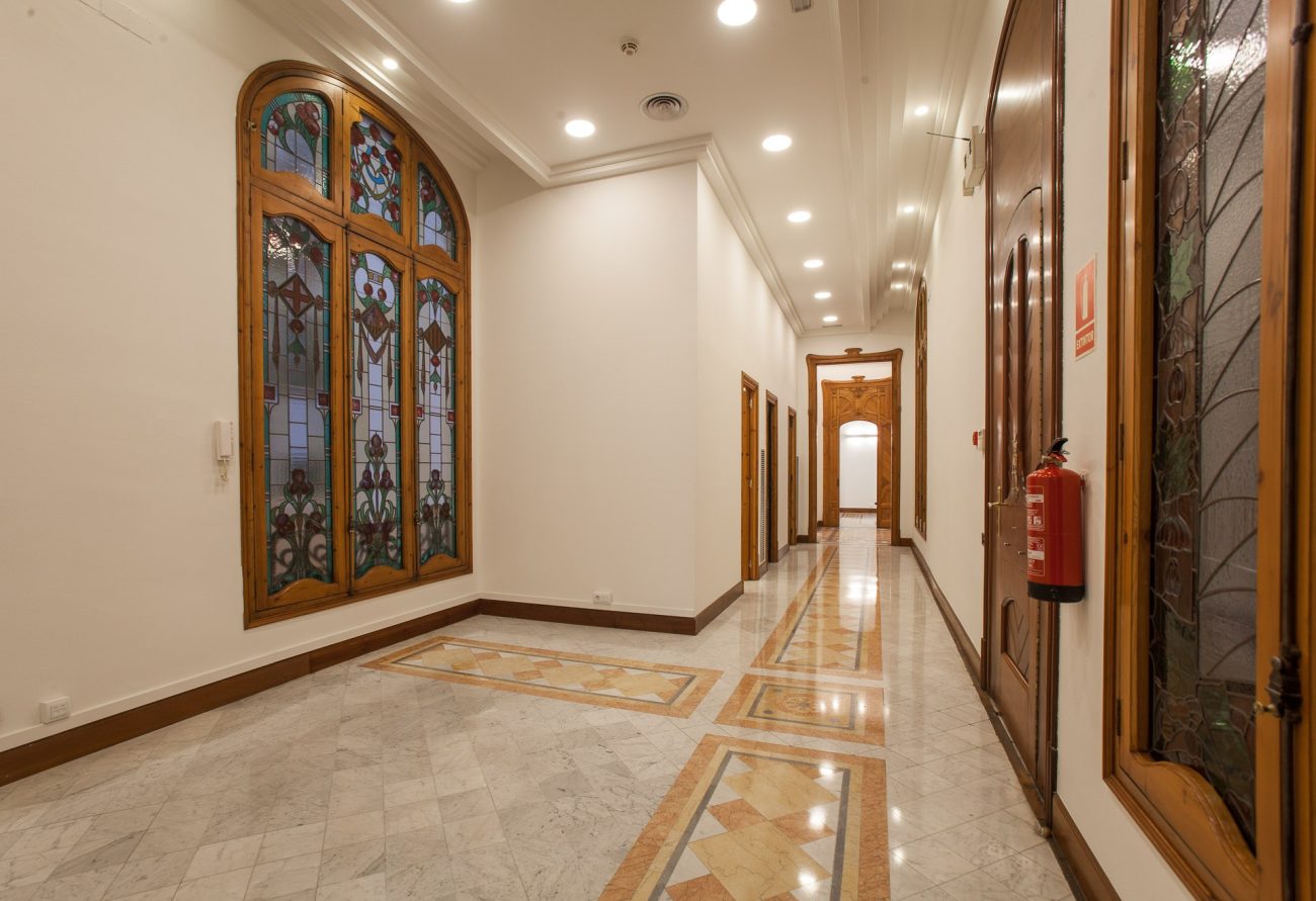 Oficina en edificio modernista en el centro de la ciudad
