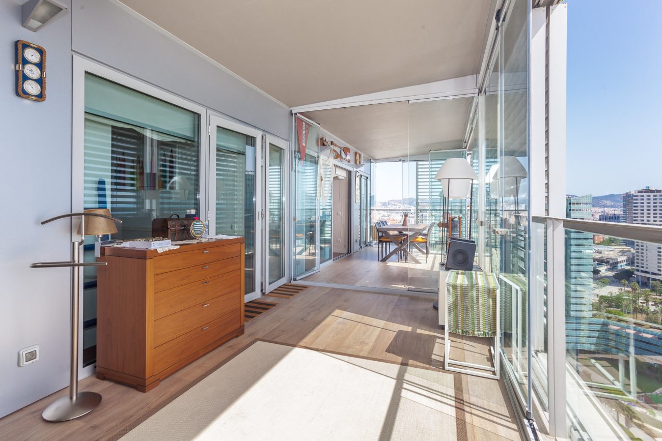 Apartamento frente al mar con vistas panorámicas en el complejo residencial más prestigioso de Barcelona
