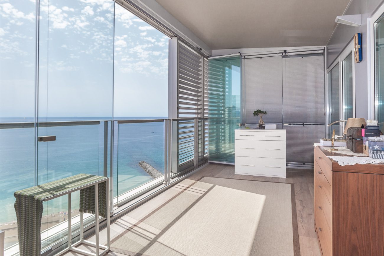 Apartamento frente al mar con vistas panorámicas en el complejo residencial más prestigioso de Barcelona