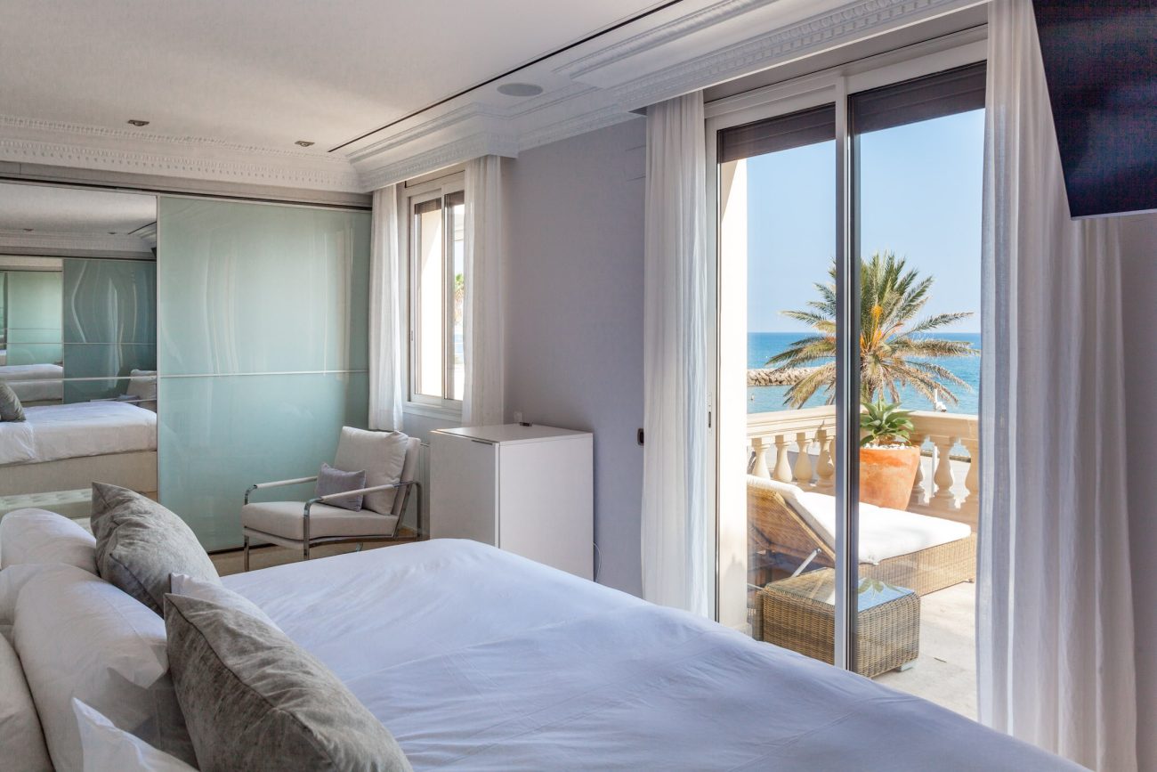Una Exclusiva Casa de Lujo en la Primera Línea del Mar en Sitges