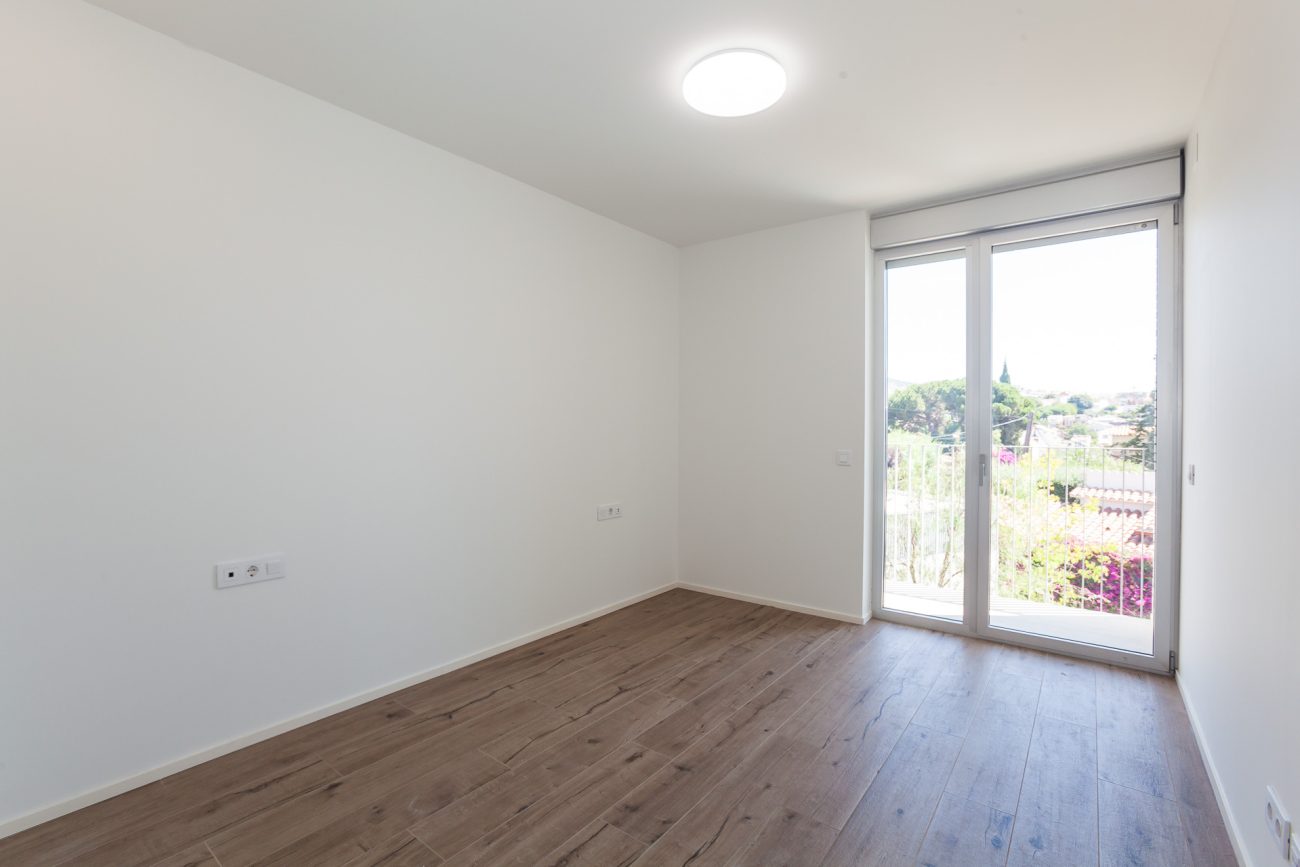 Piso en obra nueva en el centro del pueblo a las afueras de Barcelona