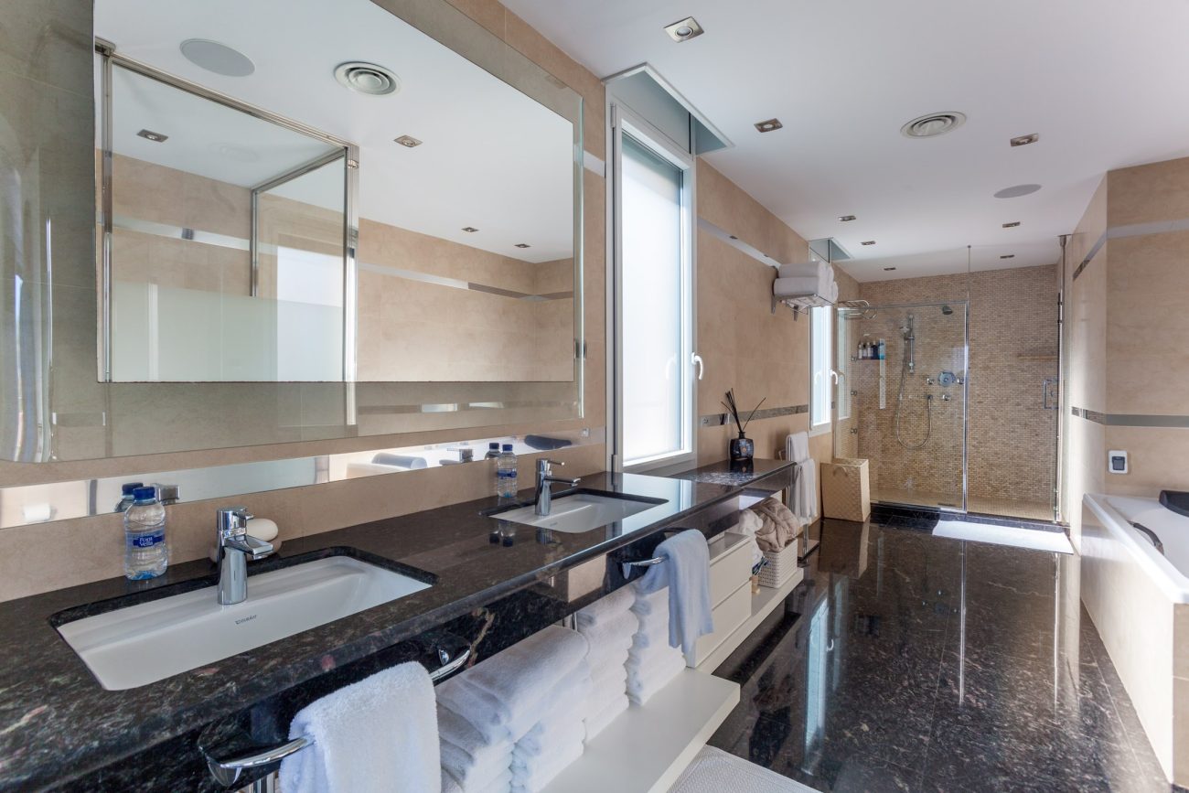 Una Exclusiva Casa de Lujo en la Primera Línea del Mar en Sitges