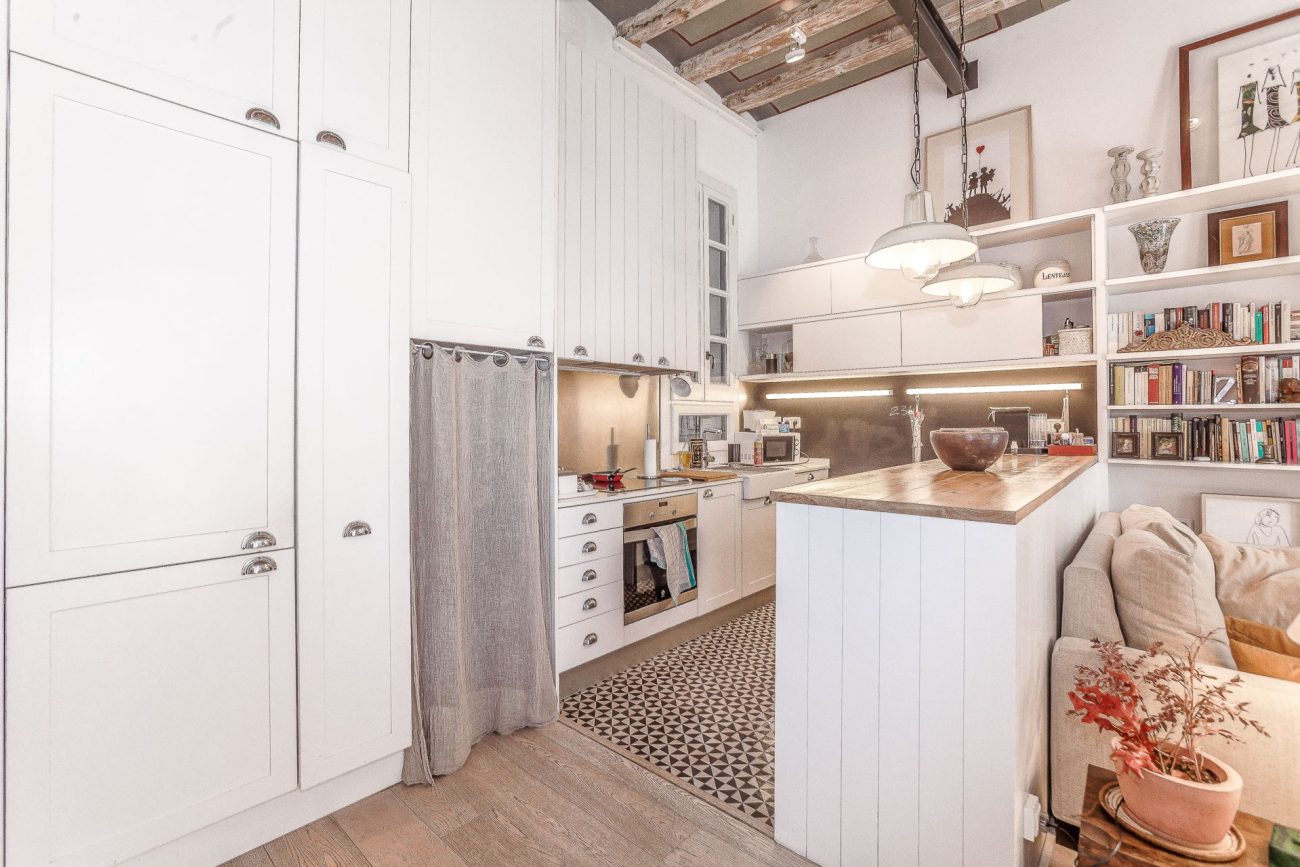 Luminoso apartamento con terraza en Enric Granados