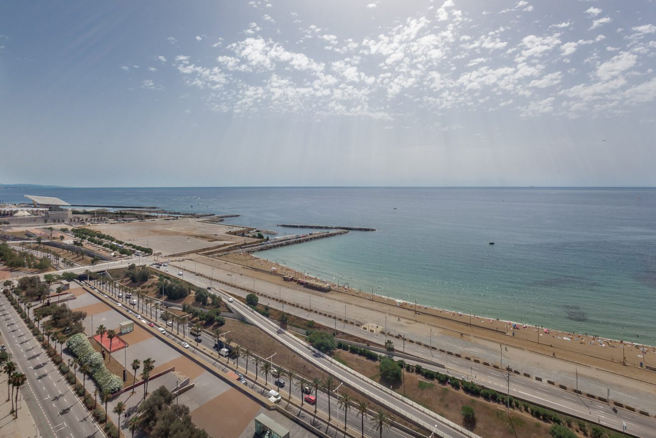 Apartamento frente al mar con vistas panorámicas en el complejo residencial más prestigioso de Barcelona
