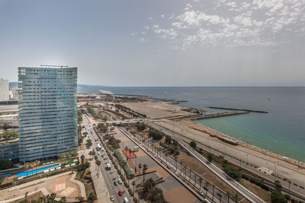 Apartamento frente al mar con vistas panorámicas en el complejo residencial más prestigioso de Barcelona