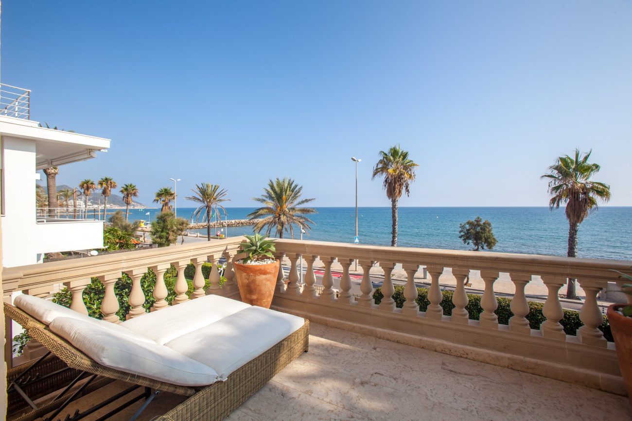 Una Exclusiva Casa de Lujo en la Primera Línea del Mar en Sitges