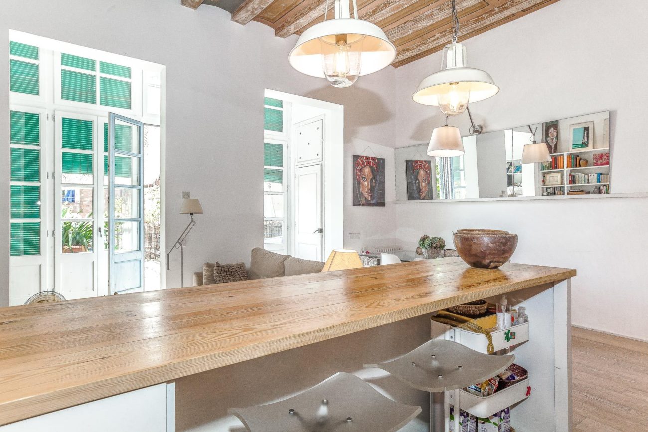 Luminoso apartamento con terraza en Enric Granados