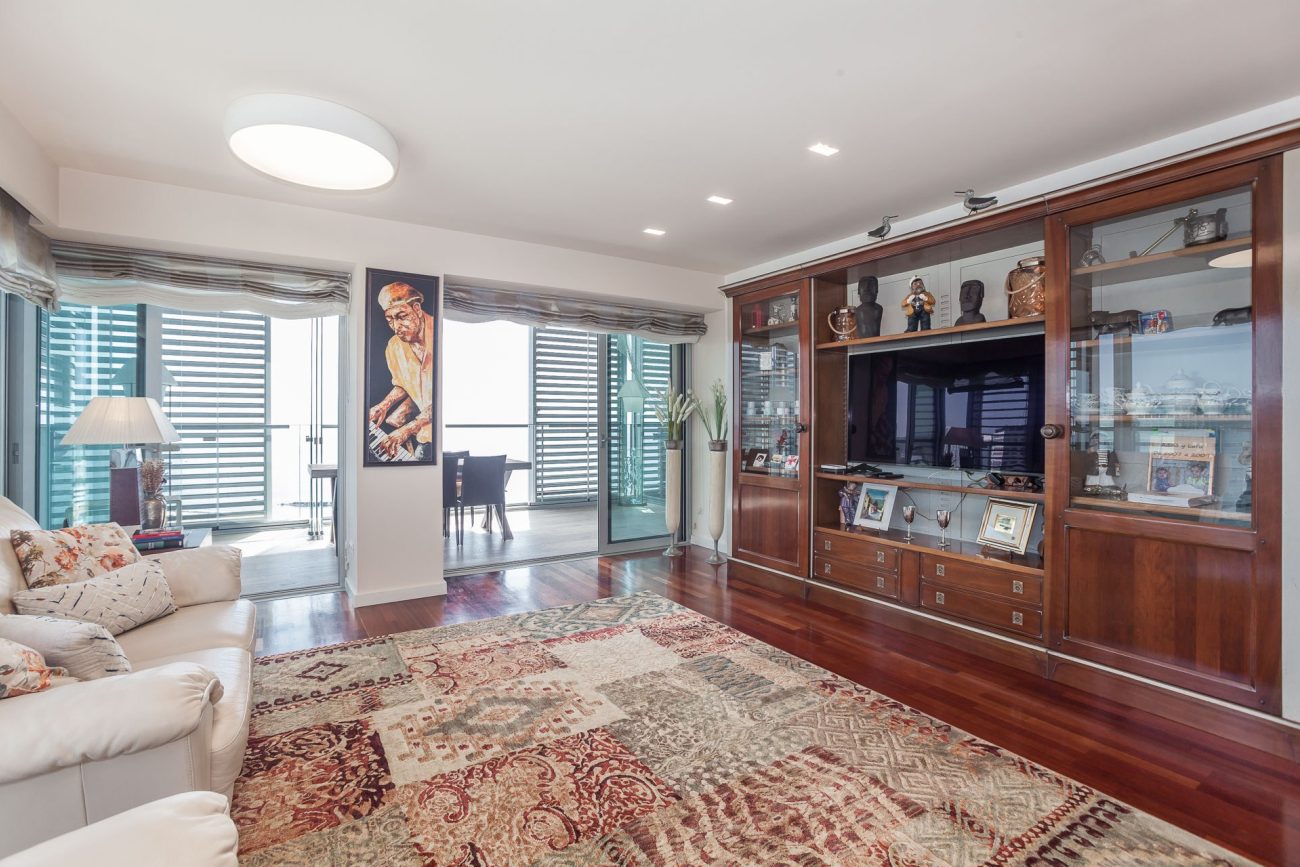 Apartamento frente al mar con vistas panorámicas en el complejo residencial más prestigioso de Barcelona