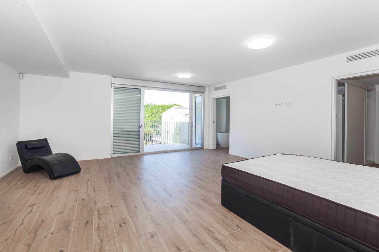 Piso en obra nueva en el centro del pueblo a las afueras de Barcelona