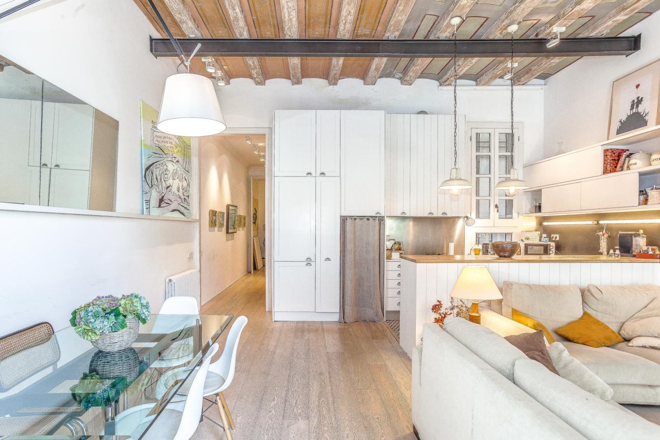 Luminoso apartamento con terraza en Enric Granados