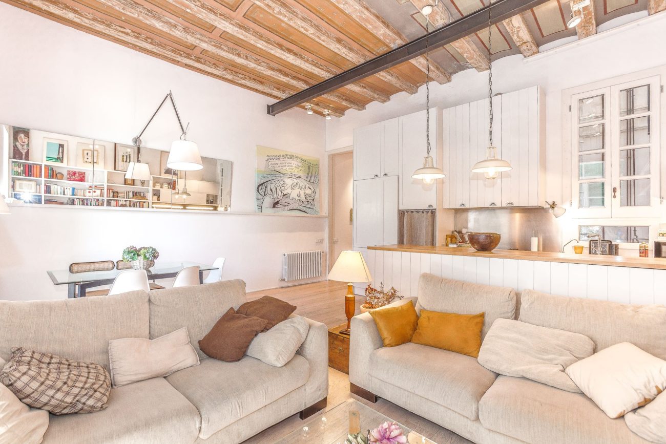 Luminoso apartamento con terraza en Enric Granados