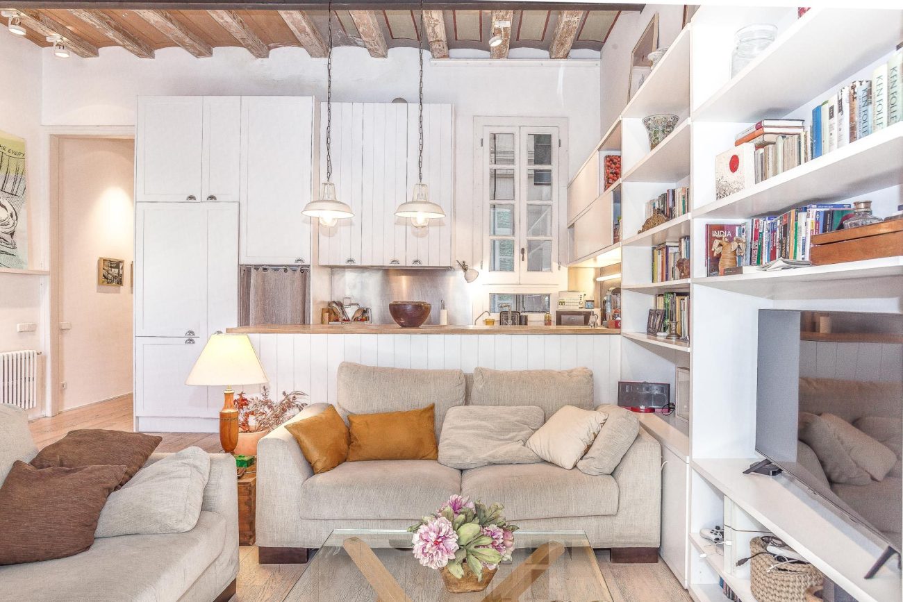 Luminoso apartamento con terraza en Enric Granados