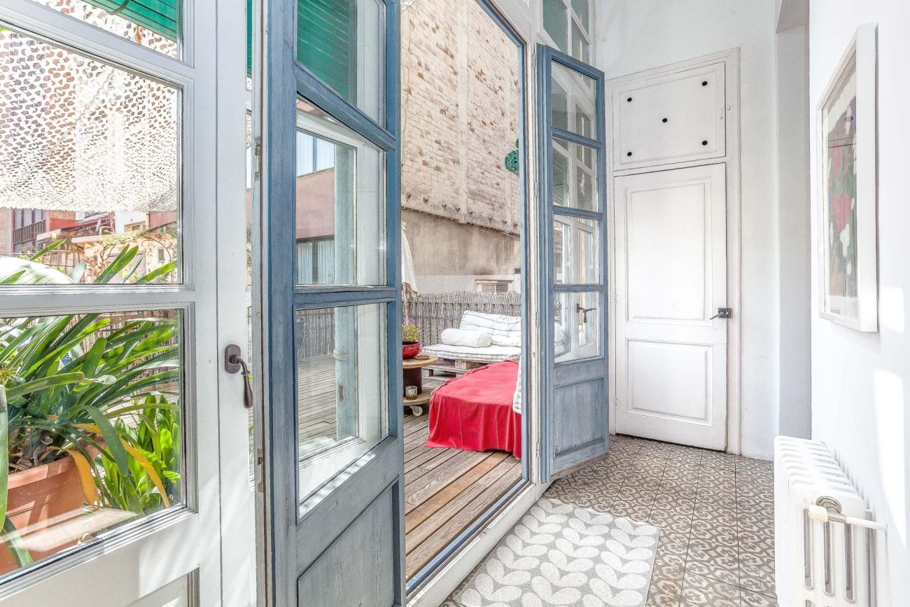 Luminoso apartamento con terraza en Enric Granados